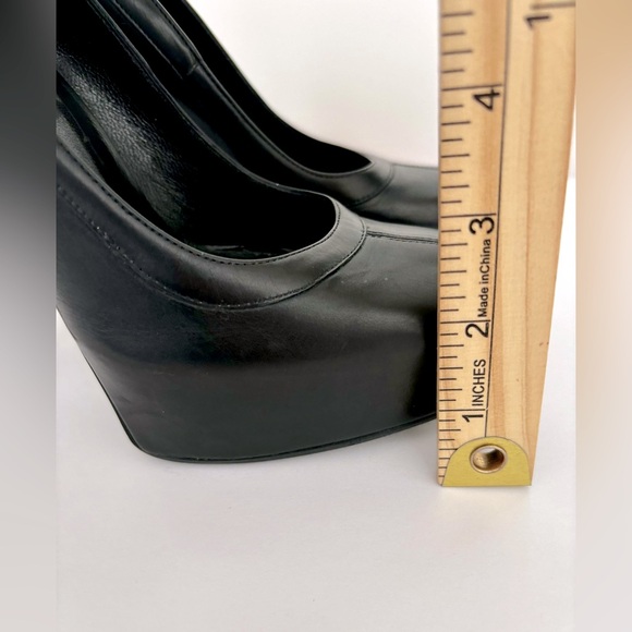 BALENCIAGA DESIGNER BLACK LEATHER PUMPS HAND MADE ITALY ALMOND TOE BUCKLE SZ 7 - Picture 13 of 16